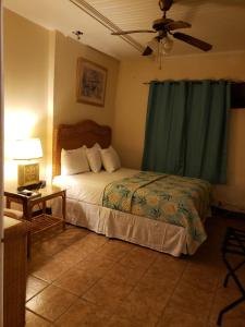 Postel nebo postele na pokoji v ubytování Midtown Guest House