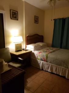Postel nebo postele na pokoji v ubytování Midtown Guest House
