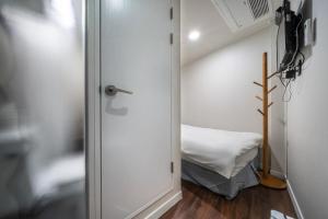 Postel nebo postele na pokoji v ubytování MAYONE HOTEL Myeongdong