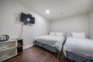 Postel nebo postele na pokoji v ubytování MAYONE HOTEL Myeongdong