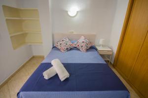 Łóżko lub łóżka w pokoju w obiekcie Hostal Guillot