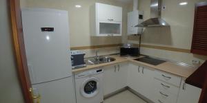 a kitchen with a sink and a washing machine at Apartamento Vista Azul in Costa Ballena