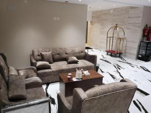 a living room with two couches and a coffee table at سولاف in Şabyā