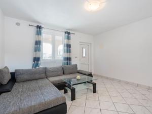 Fotografia z galérie ubytovania Quaint Apartment in Vir with Sea Beach Nearby vo Viry