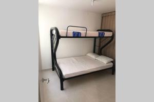 Ένα ή περισσότερα κρεβάτια σε δωμάτιο στο Apartamento cómodo con todo lo que necesitas con Aire Acondicionado !!