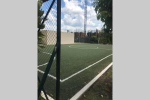 Εγκαταστάσεις για τένις ή/και σκουός στο Apartamento cómodo con todo lo que necesitas con Aire Acondicionado !! ή εκεί κοντά