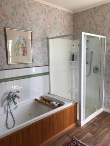 Koupelna v ubytování Te Kopura Lodge