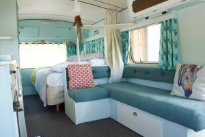 Zona de estar de The Woolshed Caravans