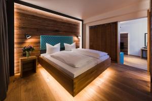 Postel nebo postele na pokoji v ubytování Posthotel Kolberbräu