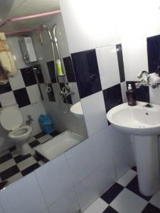 A bathroom at Bet El Kerem Guesthouse