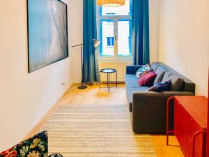 Et sittehjørne på Contemporary City Apartment - by Nahuen Suites