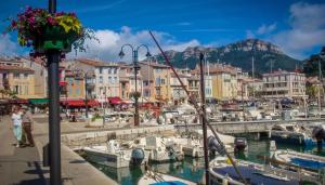 Gallery image of Cassis grande terrasse emplacement au top à 1 minute de la plage à pieds in Cassis