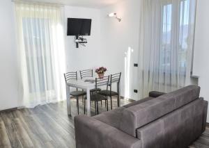 A seating area at Albergo Silvio