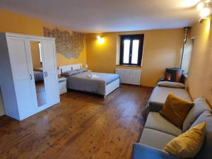 A bed or beds in a room at I Balzani B&B