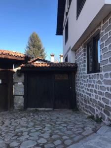 Budova, kde se penzion nachází + 17 fotografií