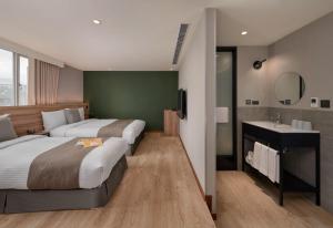 Uma cama ou camas num quarto em Muzik Hotel - Ximen Station Branch