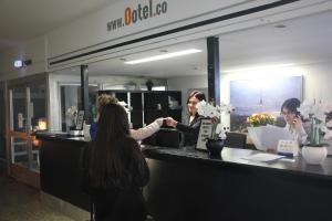 a woman shaking the hand of a woman at a counter at Ootel.com in Berlin