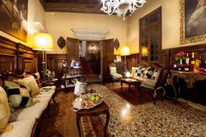 Posezení v ubytování Palazzetto Pisani Grand Canal