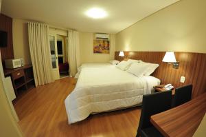 Tempat tidur dalam kamar di Rothenburg Hotel