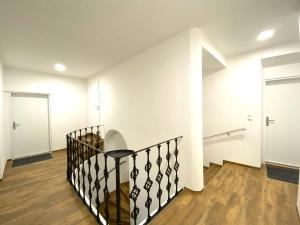 Kép White Inn - Ferienwohnung mit Terrasse szállásáról Mürzzuschlagban a galériában