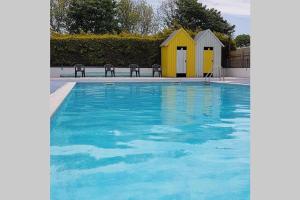 The swimming pool at or close to Woodberry (Acorn Caravan Holidays Newquay)