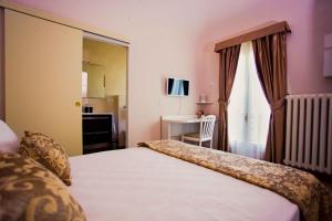 a bedroom with a bed and a dresser at B&B Casa Faccioli in Bologna