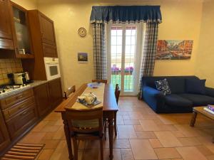 Kép Pini di Roma-New and cozy apt in Rome city center- Metro A "Re di Roma" szállásáról Rómában a galériában