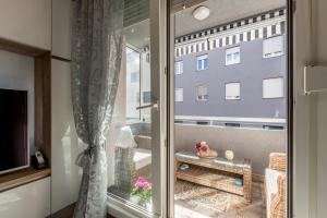 TV a/nebo společenská místnost v ubytování Noemi Luxury Apartment
