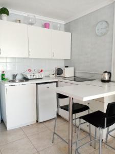 A kitchen or kitchenette at Apartment close to Yumbo,Free parking