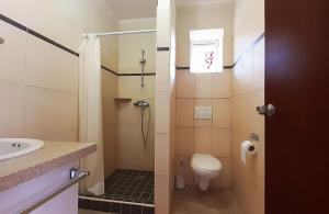 Ένα μπάνιο στο Wayaca Mini Resort