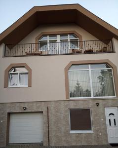 The building in which az apartmanhoteleket is located