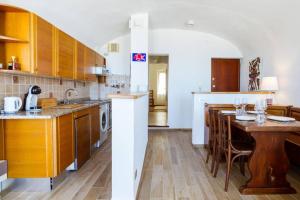Η κουζίνα ή μικρή κουζίνα στο Casa Del Subacqueo. Amazing Terrace With Sea View. Wi-Fi