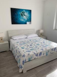 a bedroom with a bed and two night stands with lamps at Affittacamere Vallesanta in Levanto