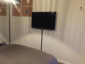 TV a/nebo společenská místnost v ubytování Rumah kita, bungalow met 2 slaapkamers in het mooie Drenthe