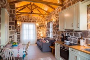 A kitchen or kitchenette at Lithos Residence Poros