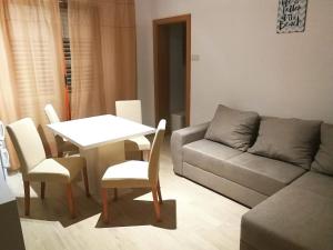 Posedenie v ubytovaní Apartmani Škarić