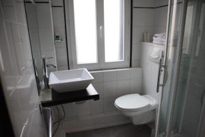 A bathroom at Arnaud Bernard Hôtel