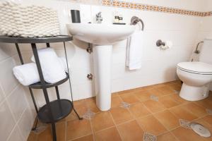 Apartamentos Pumarin的一间浴室