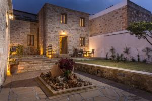 A garden outside Agarathos Deluxe Homes - Kaliviani -On the road to Balos