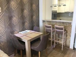 Kuchyň nebo kuchyňský kout v ubytování VIP Apartman NENA Zlatibor