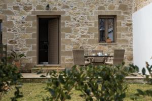 A garden outside Agarathos Deluxe Homes - Kaliviani -On the road to Balos