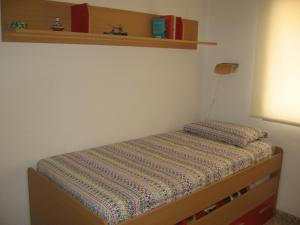 Ένα ή περισσότερα κρεβάτια σε δωμάτιο στο 1ª LINEA DE MAR CON VISTA FANTÁSTICA
