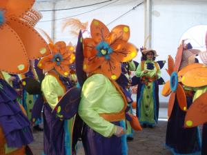 Crianças ficando em Posada del Teso, Norte provincia Cáceres, Tierras de Granadilla