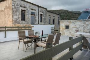 A balcony or terrace at Agarathos Deluxe Homes - Kaliviani -On the road to Balos