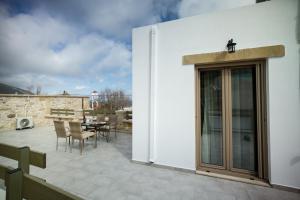A balcony or terrace at Agarathos Deluxe Homes - Kaliviani -On the road to Balos