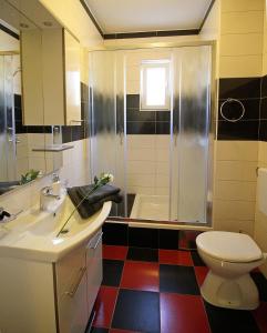 Koupelna v ubytování Apartmani Božena Makarska
