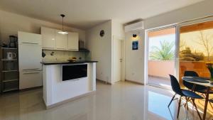 Kuchyň nebo kuchyňský kout v ubytování Apartman Petar