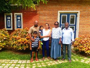 Famiglia che soggiorna presso Honey Tree Polonnaruwa