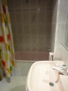 Koupelna v ubytování Bertur Forner + 55 fotografií