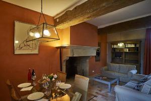 a living room with a table and a fireplace at Gîte La Terrasse - Manoir le Plessix Madeuc in Corseul +1 photo
